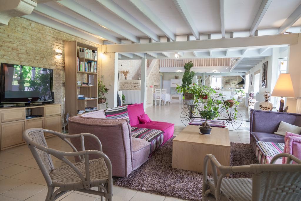 Le Soleil Et Les Etoiles Bed & Breakfast Saint-Sauveur-d'Aunis Dış mekan fotoğraf