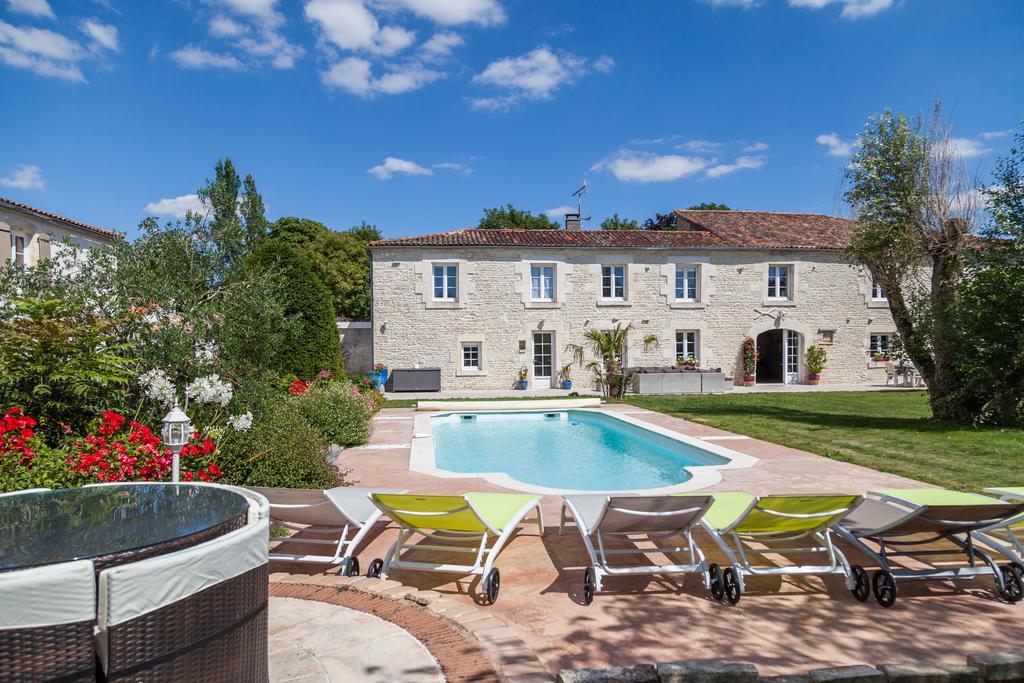 Le Soleil Et Les Etoiles Bed & Breakfast Saint-Sauveur-d'Aunis Dış mekan fotoğraf