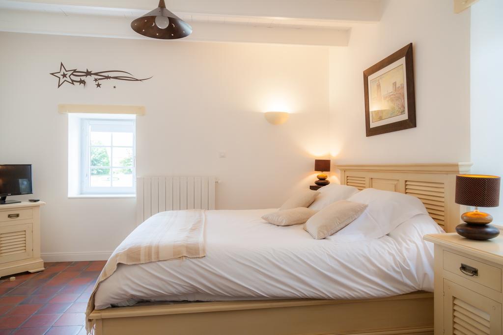 Le Soleil Et Les Etoiles Bed & Breakfast Saint-Sauveur-d'Aunis Dış mekan fotoğraf
